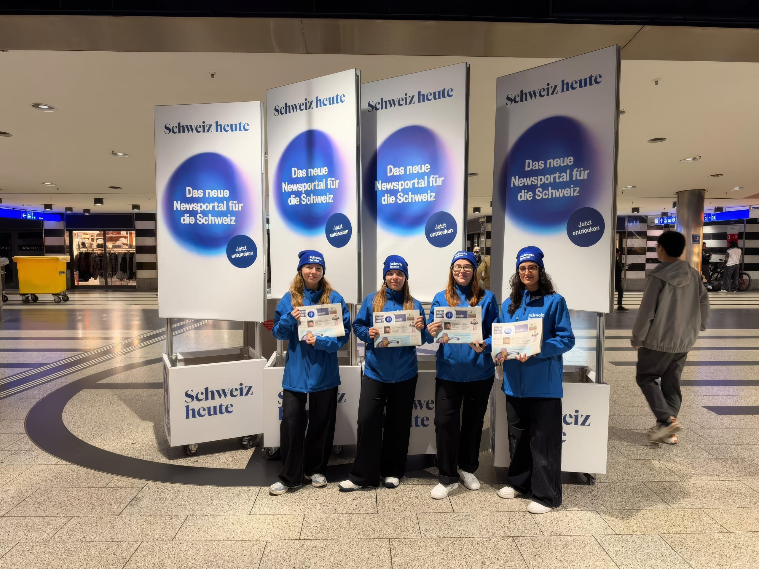Schweiz heute: newspaper sampling at Zurich HB and Bern